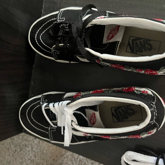 Rose Vine floral Vans 🥀 - Picture 9 of 10